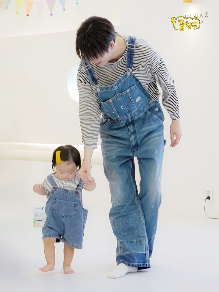 TO_ASAHI20's tweet photo. อยู่กับป๊า                                       อยู่กับม๊า https://t.co/UrnN6PH8ge