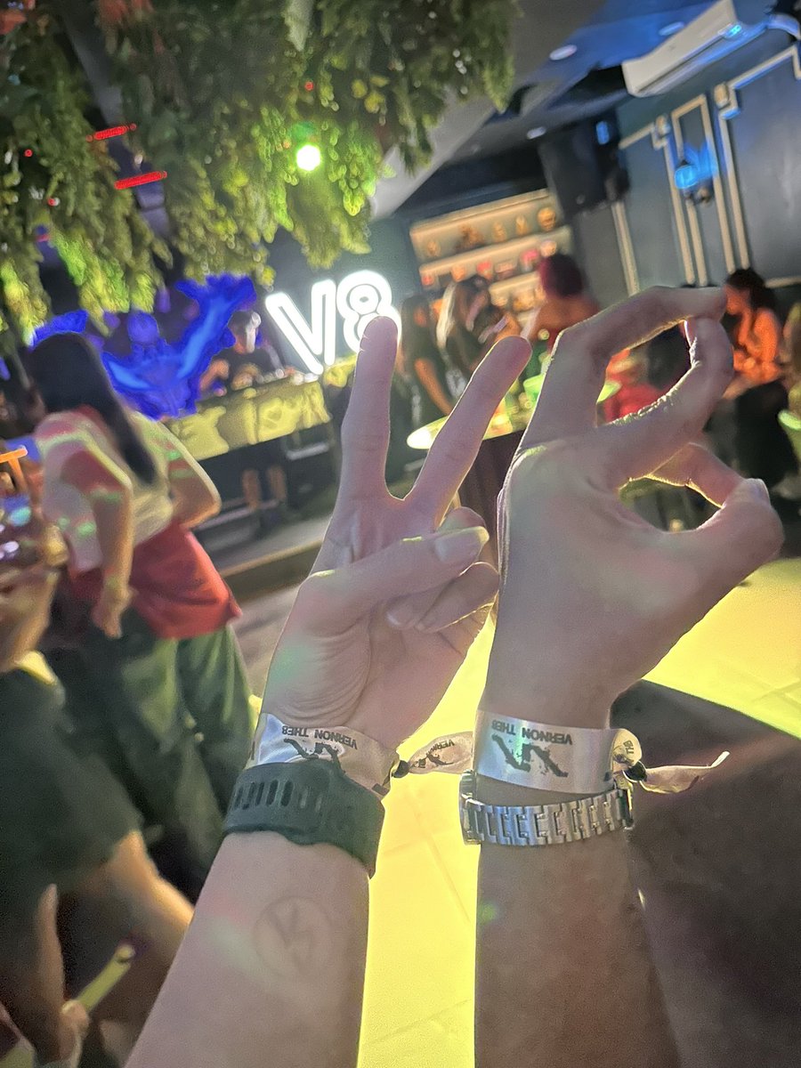 chan_chandyy's tweet photo. CLUB V8 NIGHT! 

#V8_XMHPH #CLUBV8
#THE8 #디에잇 #VERNON #버논
#SEVENTEEN #세븐틴 @pledis_17 @xuminghaoph https://t.co/Jjz1kich9d