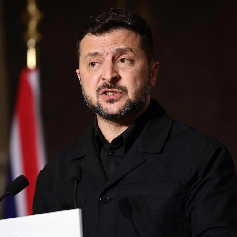 Ludwigslust's tweet photo. „Bündnis zwischen #Moskauer Dreckskerlen und dem wahnsinnigen Regime in Nordkorea“: #Selenskyj beklagt Einsatz nordkoreanischer Rakete.
Ein russischer Raketentreffer löscht in der Ukraine eine Großfamilie aus. Dabei stamme das Geschoss gar nicht aus Russland.
Diktatoren-Einigkeit https://t.co/IArP38ExBr