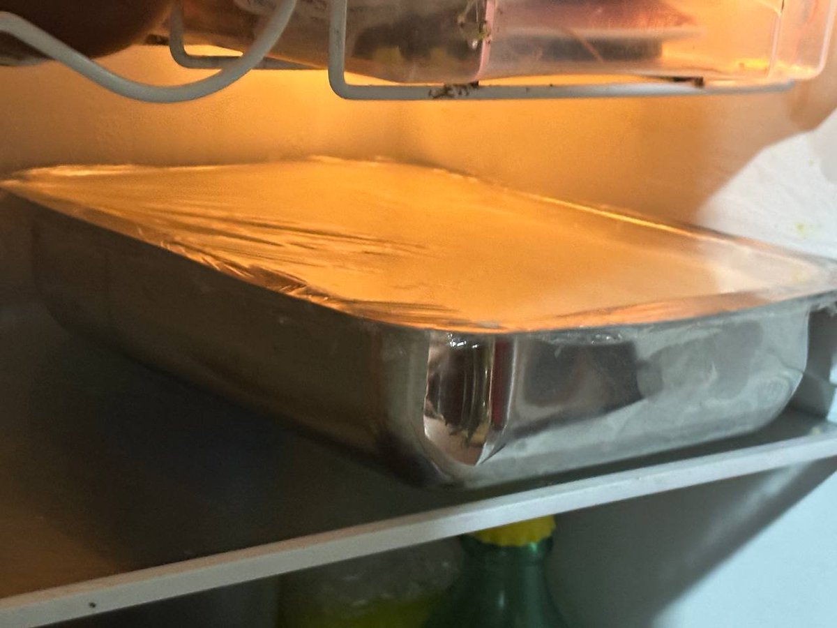 killmznkind's tweet photo. la jodita decia traer lo que van a consumir so hice 2 kilos de tiramisu :3 https://t.co/feBDdAYBLV