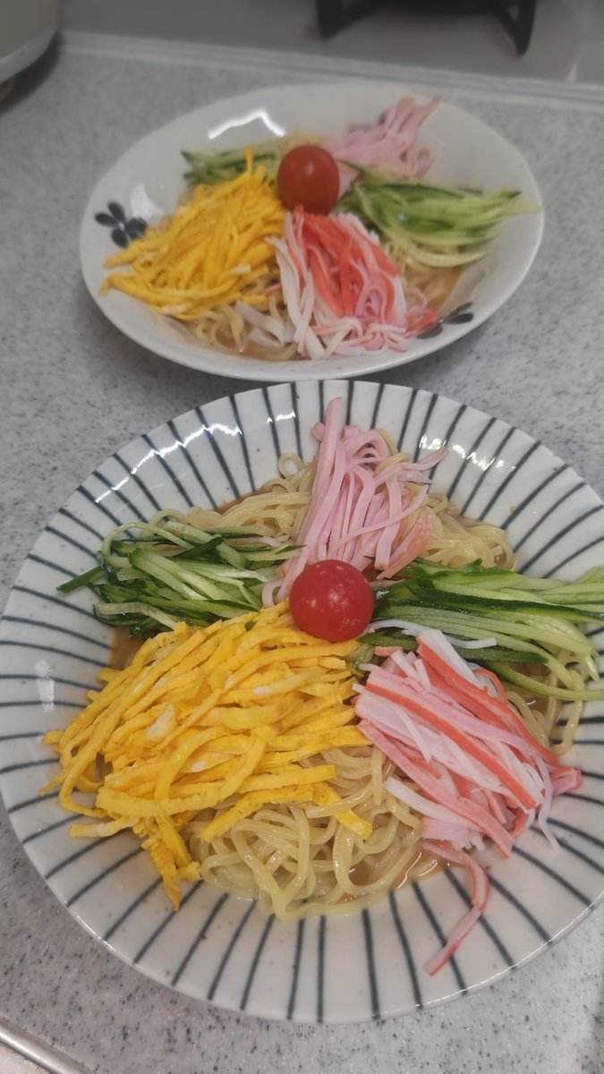hinaji1's tweet photo. 今年初の冷やし中華。作るの手間だけど食べるのあっという間。 https://t.co/9LwgQ0JHhi