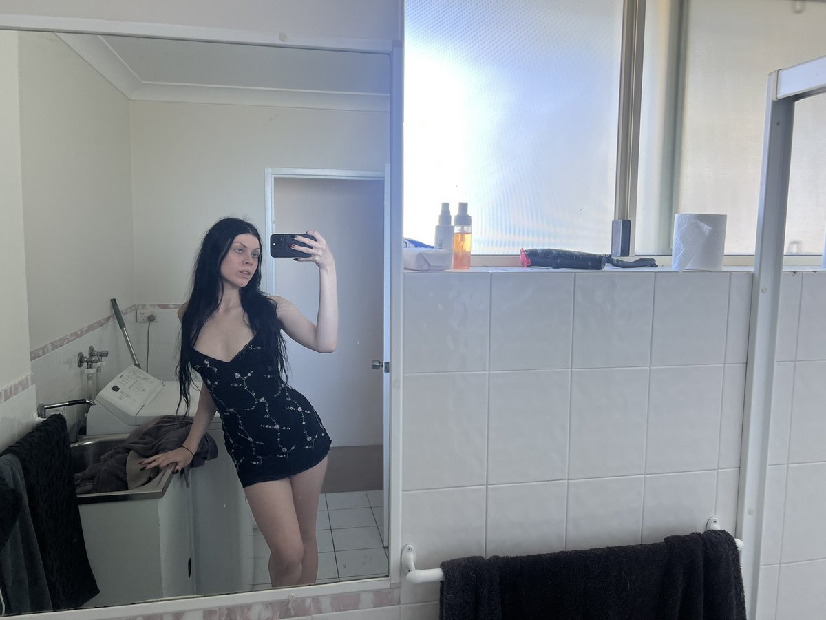 tghouling's tweet photo. bored lowkey https://t.co/2bwlGVRHdV