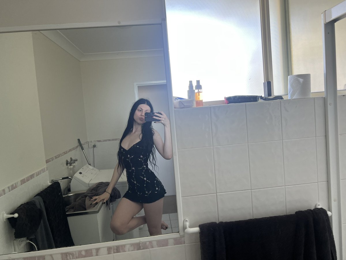 tghouling's tweet photo. bored lowkey https://t.co/2bwlGVRHdV
