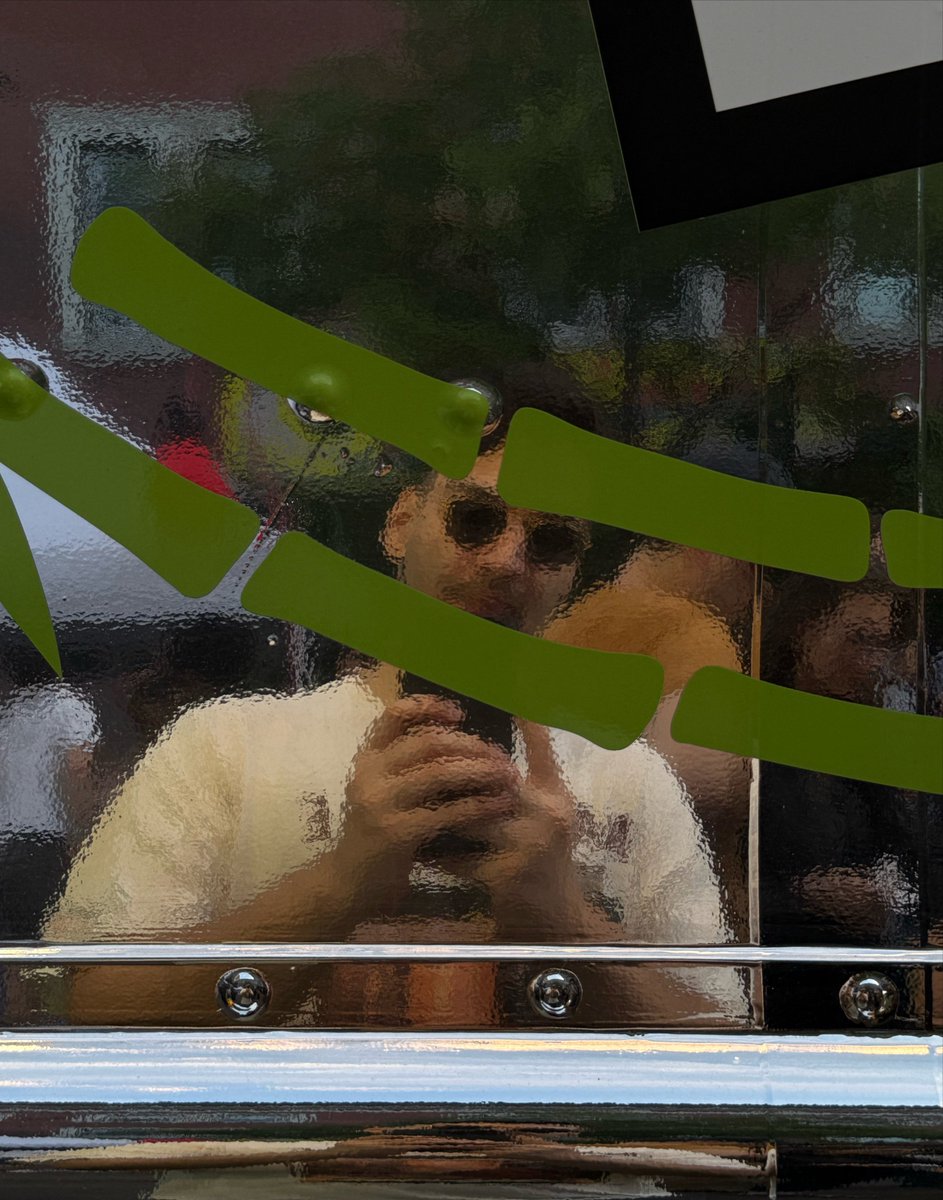 ayezakh's tweet photo. reflections from the bao truck. https://t.co/P0VFvGhlPJ