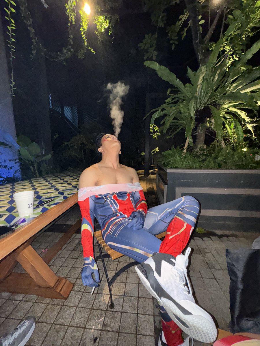 dukethewinter's tweet photo. To much ga ya nonton spiderman pake kostum ini wkwkwk https://t.co/m3IxVvqe3A
