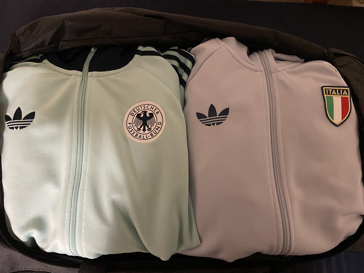 FreshMilik's tweet photo. I love adidas tracks https://t.co/hIKEmcKhkq