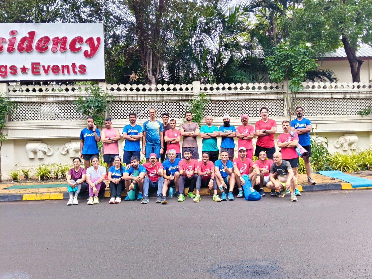 hrsanjaynegi's tweet photo. Front view or back view, the dedication stays 100%! ๐ฏ๐โโ๏ธ๐โโ๏ธ
Pushing limits together with Manish Pacers Army & ASICS Running Club #Indore
#RunningCommunity #MorningRun #RunnersOfTwitter #FitnessMotivation #RunTogether
#ASICS #ASICSRunning #ASICSRunningClub #ASICSIndia https://t.co/HgsTqn94Ie
