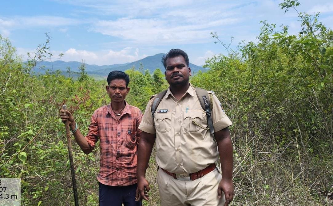 JeyporeFD's tweet photo. Led by the DFO, ACF, and Range Officers, frontline field staff are conducting rigorous foot #Patrolling across vulnerable forest blocks of #Jayapur Forest Division.

@RCCF_Koraput
@pccfodisha
@ForestDeptt https://t.co/6RyzcX4HP8