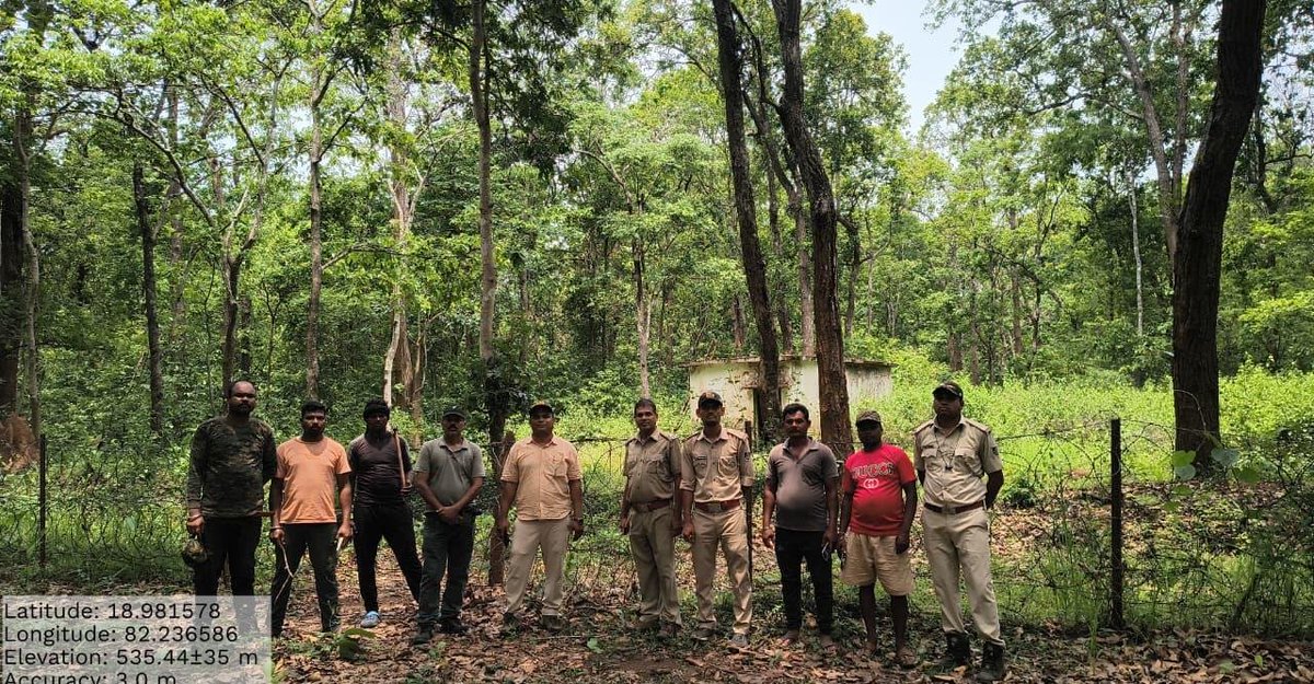 JeyporeFD's tweet photo. Led by the DFO, ACF, and Range Officers, frontline field staff are conducting rigorous foot #Patrolling across vulnerable forest blocks of #Jayapur Forest Division.

@RCCF_Koraput
@pccfodisha
@ForestDeptt https://t.co/6RyzcX4HP8