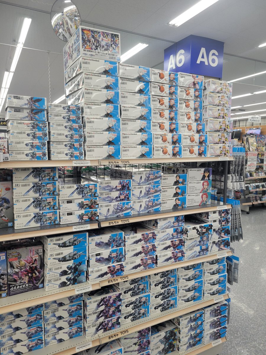 yoshimune825's tweet photo. 近くのヤマダ電機にチャリで汗だくになりながらガンプラ買いにきました(笑)
シュバルゼッテ持ってなかったから購入❗️
16日以降にミオリネ貰いにまたくる～😽👍 https://t.co/f9DYQKwtbB