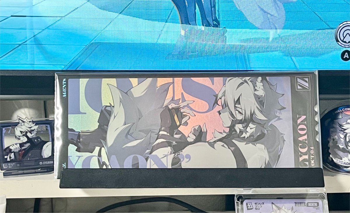 zpsuirin's tweet photo. モニターのスマホ置くところにちょうどフィットして良い感じ🥰横長だから足まで見えてるのが嬉しいんだよねぇ。 https://t.co/hiYUMGUmoq