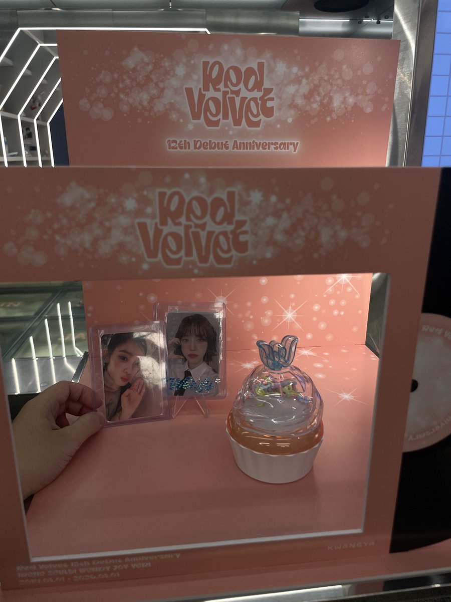 Umemanques's tweet photo. 🥰😍😘
#KWANGYA_SEOUL #RedVelvet_12th_Anniversary https://t.co/tjtoIrOgsM