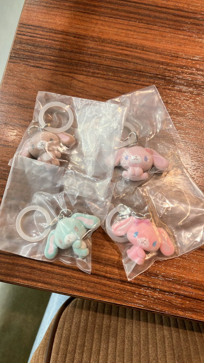 tapiokakin's tweet photo. 【交換】シュガバニ　ふわふわめじるしアクセサリー　

譲)くろうさ、ミントうさ、ストロベリーうさ、ももうさ

求)巾着(ミント)、シュガバニ第一弾めじるし、キティクリスタル、mikkoめじるし(くま)

京都手渡し(後日)、郵送

よろしくお願いいたします。 https://t.co/xNEoJS51dt