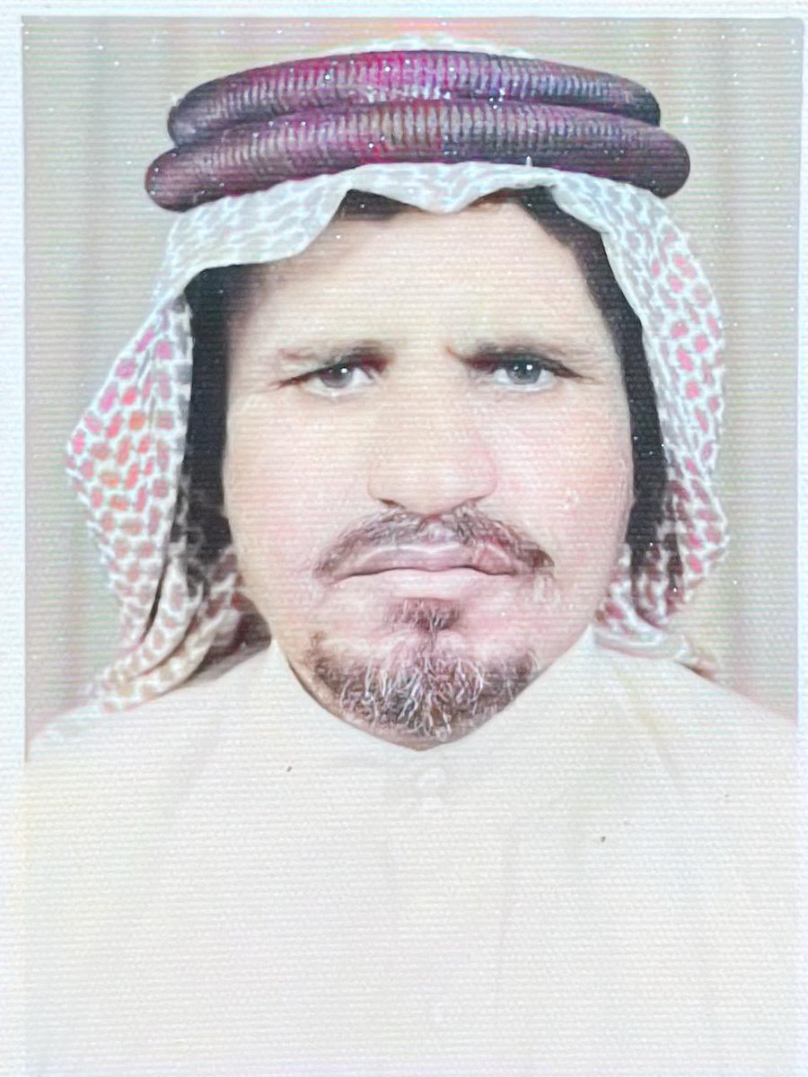 iosayari's tweet photo. أقبلت يمّه من صواديف الاحوال 
والهمّ في صدري تقاطر سحابه

فجأة تعدّل من فراشه ولا مال
وقام وتبسّم لي ورد الاجابه 

فزيت اسولف له وهو خالي البال
وغطى على كل المكان بمهابه  

ياليت ذاك الحلم ينباع بالمال
في كل ليل يمرني وادفع حسابه
.
بقلمي✍️

#بوح 
#شعر
#قصيد https://t.co/cIi5OQYRX6