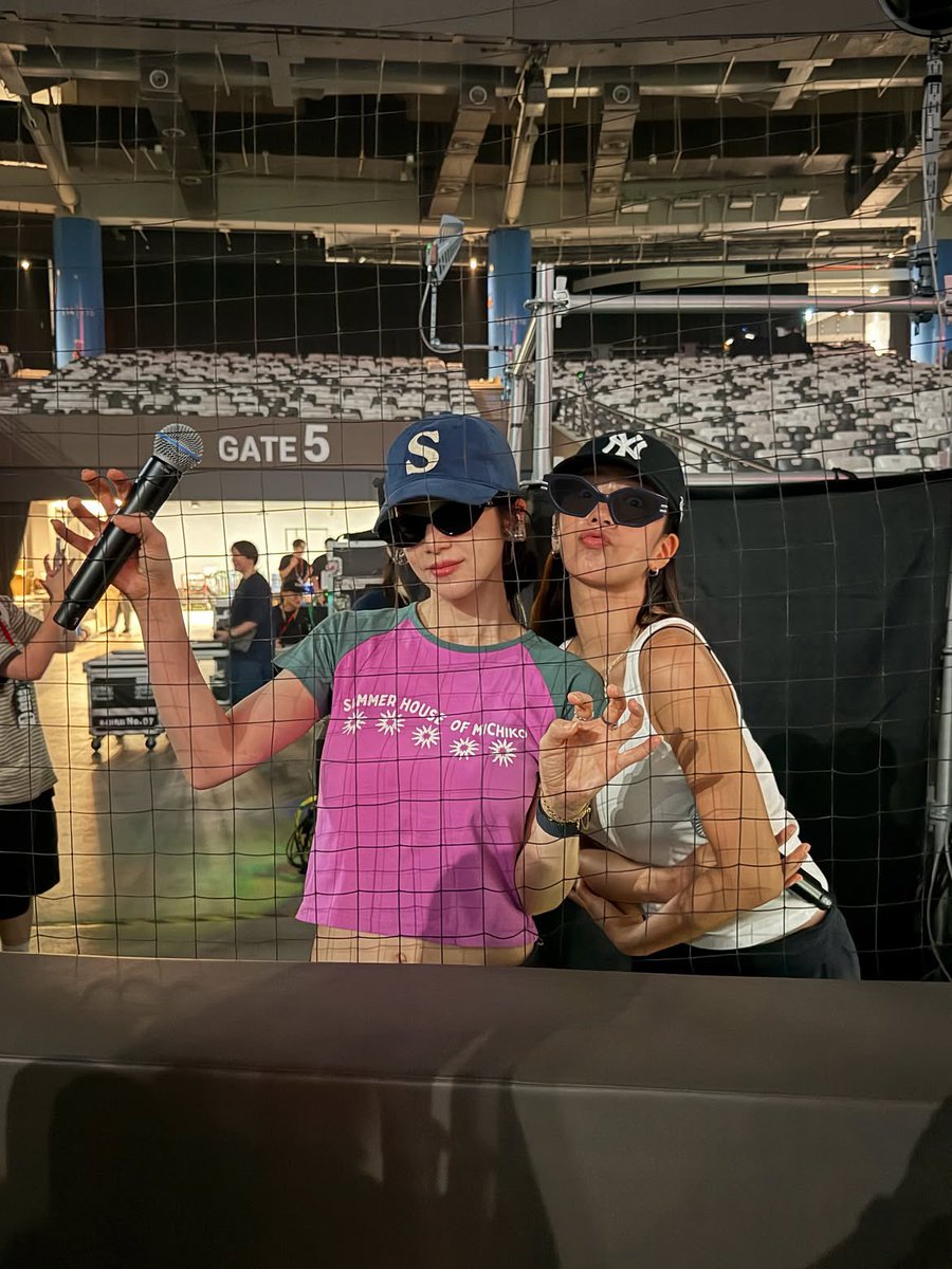 x_xbbom's tweet photo. 야구장데이뚜 .꒰ ˶• ༝ •˶ ꒱ https://t.co/B6fdM6jHGP