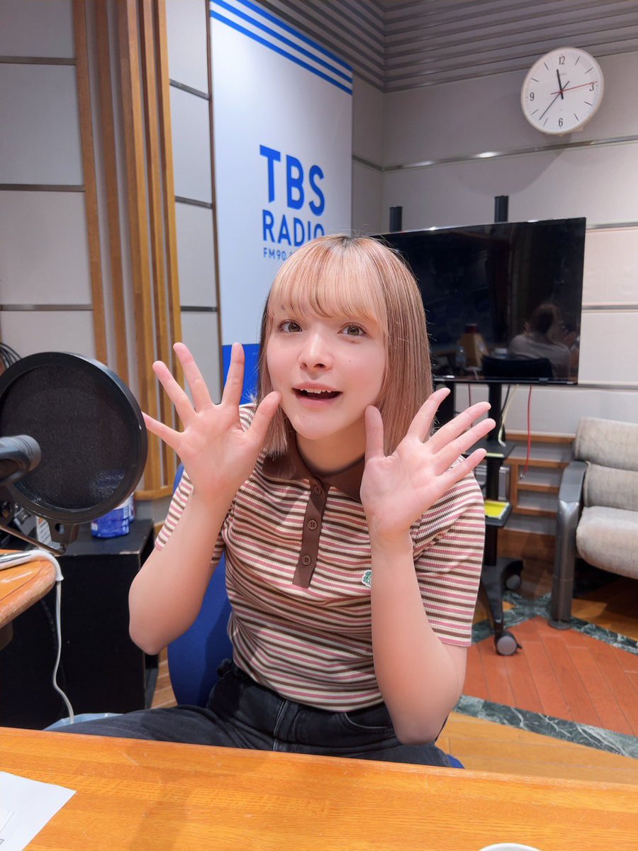 angradio's tweet photo. 明日8月2日(日)お昼12時🕛生放送

メールテーマ
||◤うまくいった家族旅行
うまくいかなかった家族旅行！◢|| 
(↑こっちがメイン笑)

そして、アンジーんちの家族旅行への
アドバイスも大歓迎！
📩kanau@tbs.co.jp

radikoで聴く🎧
https://t.co/xjX7ctfFG7 

#アンジーラジオ 
#TBSラジオ https://t.co/IG4Devaf6W