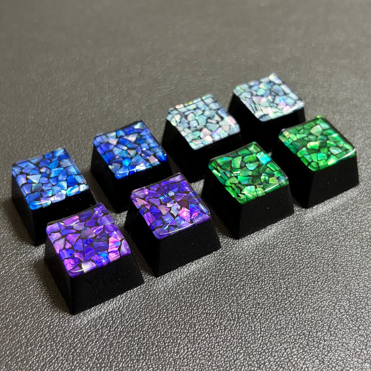 fujikkooekaki's tweet photo. 本日8月1日（土）21:00より、
・桜Savon
・螺鈿《彩》OEM Profile
・Steampunk for Low Profile
・天然水 for Low Profile
を販売します。

よろしくお願いいたします🙇‍♂️
#自作キーボード #自作キーキャップ #artisankeycap #artisankeycaps #mechanicalkeyboard https://t.co/DLRI2rxOSp