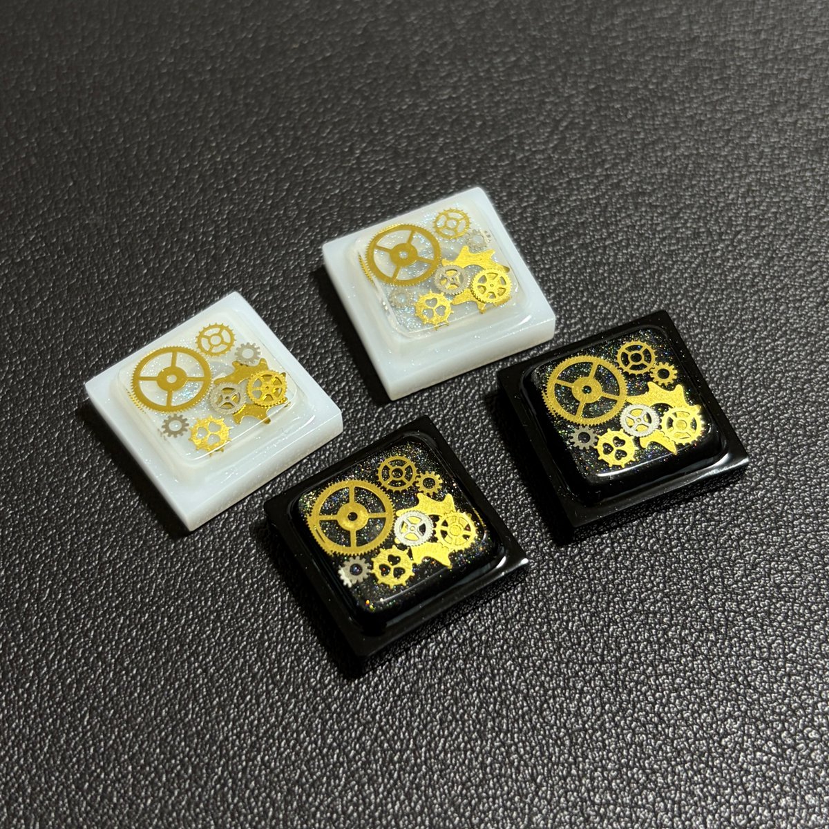 fujikkooekaki's tweet photo. 本日8月1日（土）21:00より、
・桜Savon
・螺鈿《彩》OEM Profile
・Steampunk for Low Profile
・天然水 for Low Profile
を販売します。

よろしくお願いいたします🙇‍♂️
#自作キーボード #自作キーキャップ #artisankeycap #artisankeycaps #mechanicalkeyboard https://t.co/DLRI2rxOSp