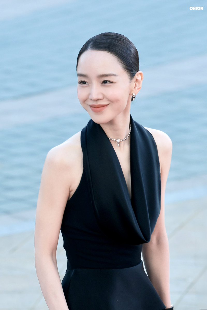 kdrama_menfess's tweet photo. •kdm• My cewekku cantik banget 😍✨ https://t.co/azBcrjWQTQ