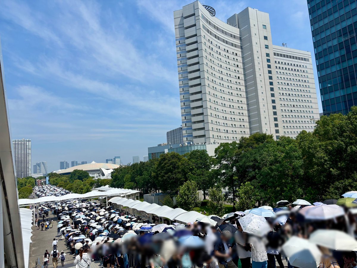 nowcyast's tweet photo. 今年のドラッグストアショーはこれ見て秒で退散。残念。
ゆっくりブースみたりメーカーの人と話したい。
マジで有料イベントにして欲しい。 https://t.co/uudS0lq2Rp