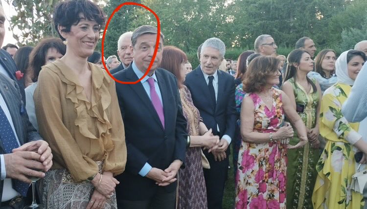 quintanapaz's tweet photo. Borrell miente en la norma (claro que cabe suspender Schengen https://t.co/81rg6Aqd4A) y miente en lo fáctico (Italia pudo suspender Schengen poco después).

Qué iba a hacer si no Borrell, claro gerontócrata de la UE, tras festejar en la embajada marroquí durante la invasión: https://t.co/M3t8y9iuXf