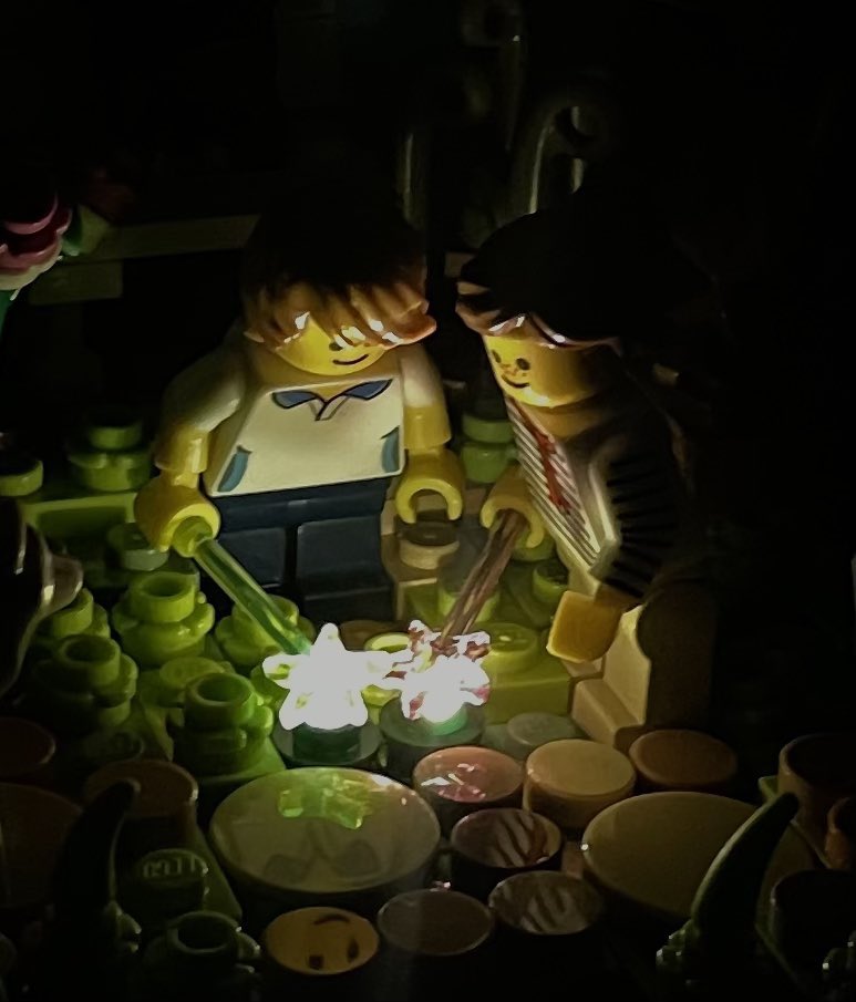 lego42195's tweet photo. 今日8月1日は #花火の日 🎆

だから各地で花火大会が多いんですね ✨

#今日は何の日  #lego  #花火 https://t.co/h1a26lQfNT