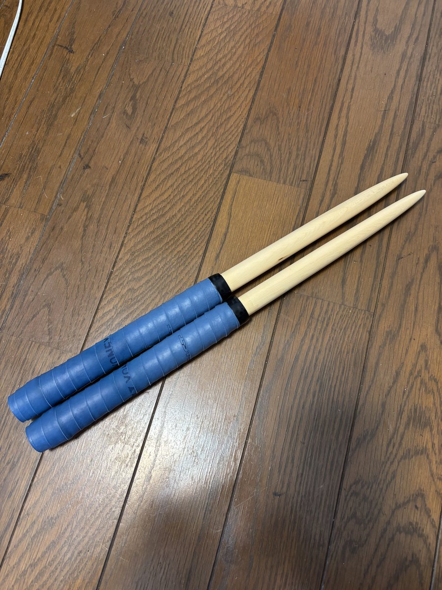 paraodon1920's tweet photo. 昔作ったバチをちょっとヤスリで形状変えてグリップ巻き直したら神みたいなバチに変貌した https://t.co/xQnQSv9mUx