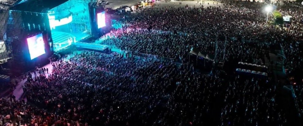 KeniaOsSitio's tweet photo. Multitud del concierto de Kenia Os esta noche. https://t.co/mKiEA5IxMp