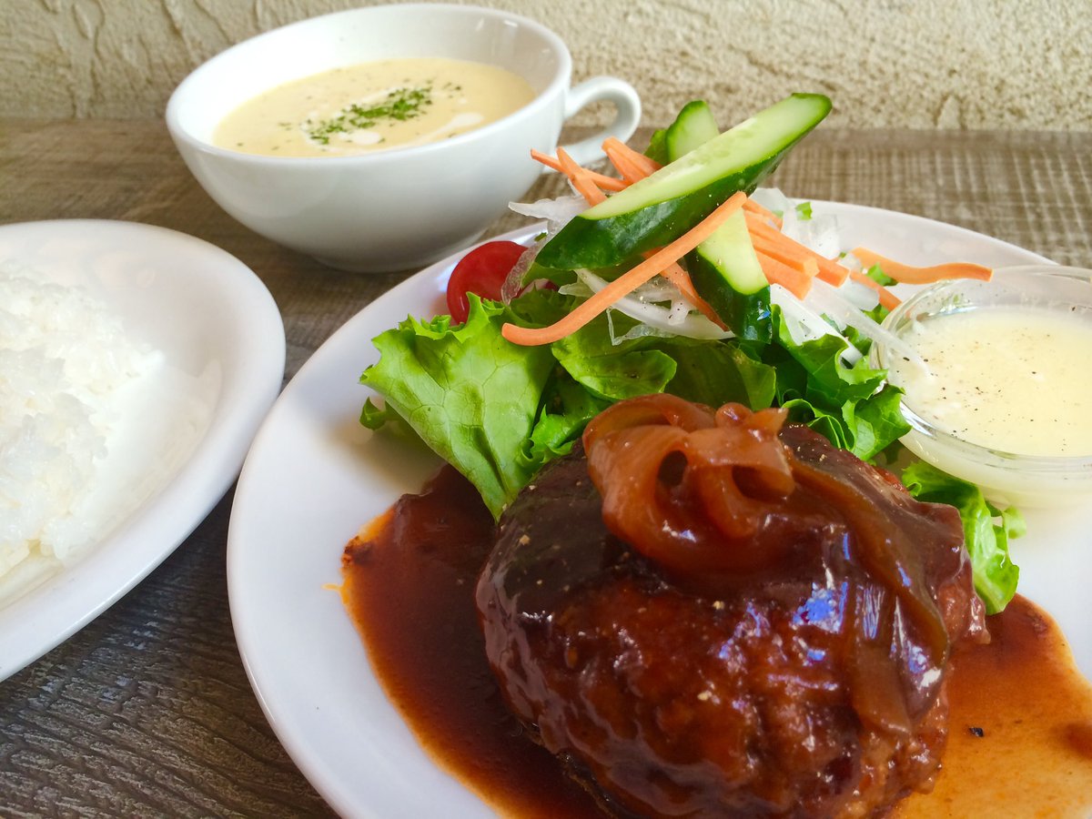 crydderi's tweet photo. 8/1（sat）【カフェ部よりお知らせです】
今日の日替わりランチは「手ごね煮込みハンバーグ」
カレーは「彩り焼き野菜カレー」
ケーキは「ピスタチオのチーズケーキ/チョコとバナナのシフォンケーキ」です。
（lunch time 11：30～14：00）

#クーデリーカフェ 
#空堀雑貨カフェ
#大阪雑貨カフェ https://t.co/V7CVw7kPRk