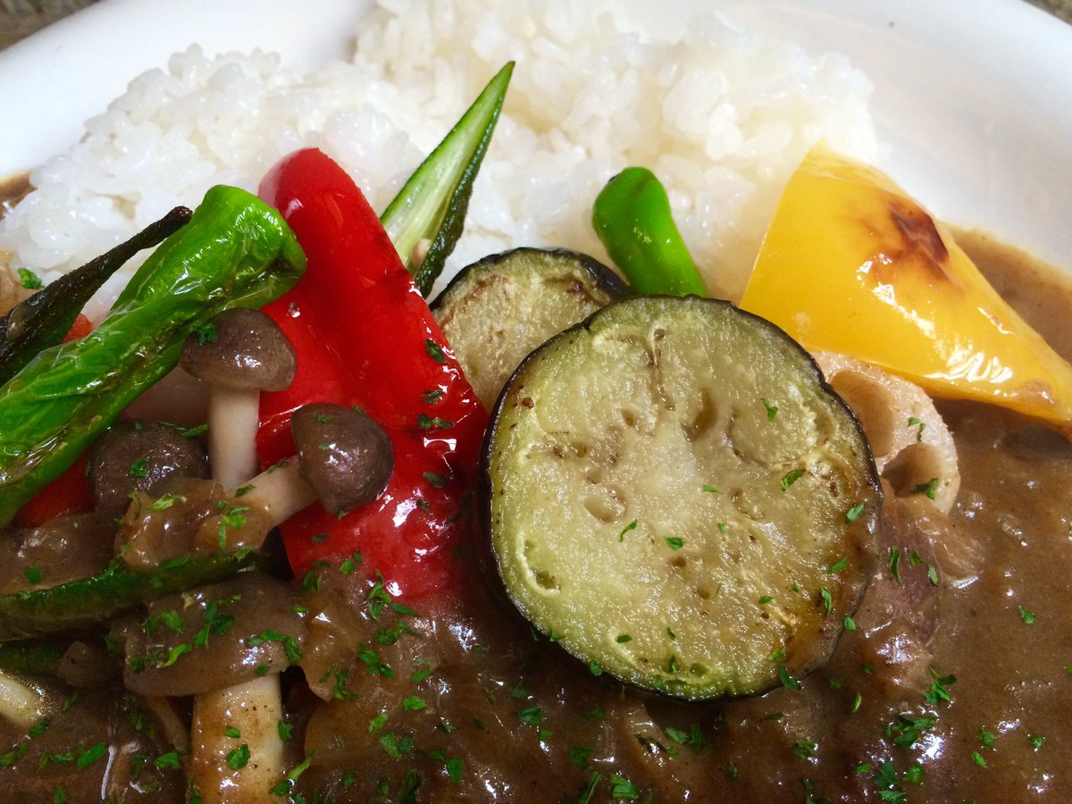 crydderi's tweet photo. 8/1（sat）【カフェ部よりお知らせです】
今日の日替わりランチは「手ごね煮込みハンバーグ」
カレーは「彩り焼き野菜カレー」
ケーキは「ピスタチオのチーズケーキ/チョコとバナナのシフォンケーキ」です。
（lunch time 11：30～14：00）

#クーデリーカフェ 
#空堀雑貨カフェ
#大阪雑貨カフェ https://t.co/V7CVw7kPRk