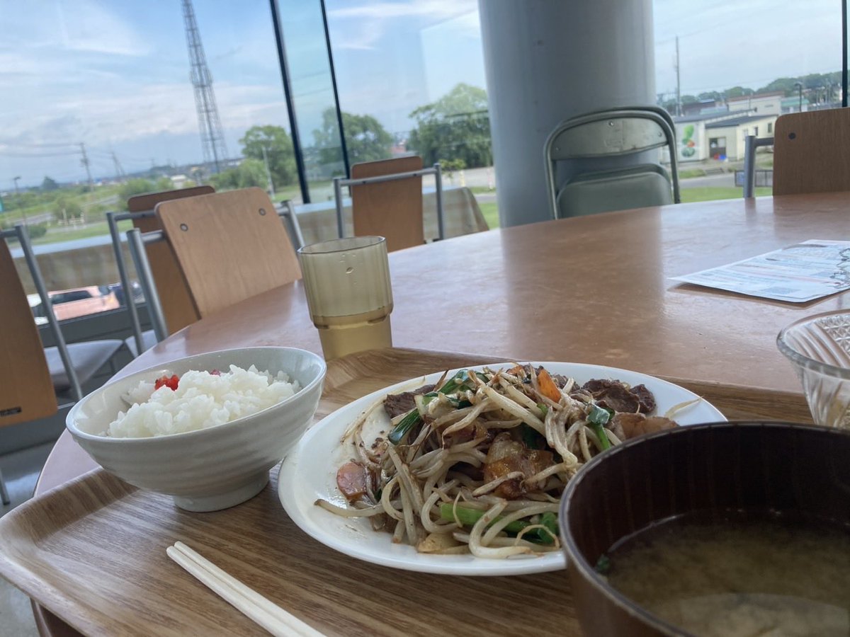 sakurasake333's tweet photo. 先日、江別河川防災ステーション2階にある「ホルモン食堂」へ

名物の江別みそホルモン定食をいただきました。
ボリューム満点で、ご飯が進むおいしさ😊

窓から石狩川を眺めながら食事ができるのも魅力です。
江別でおすすめしたいランチスポットの一つです✨

#江別　#ランチ https://t.co/OZmJud257c