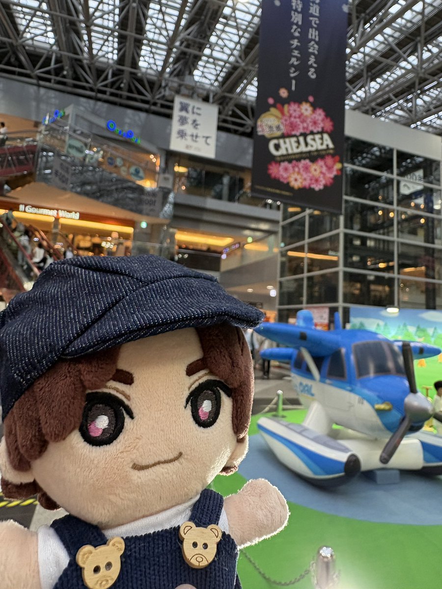 ureshiitanoshi's tweet photo. 味噌バターコーンラーメンと飛行機に嬉しそうなちびたいが🍜✈️ https://t.co/aG9XeoFH4Q