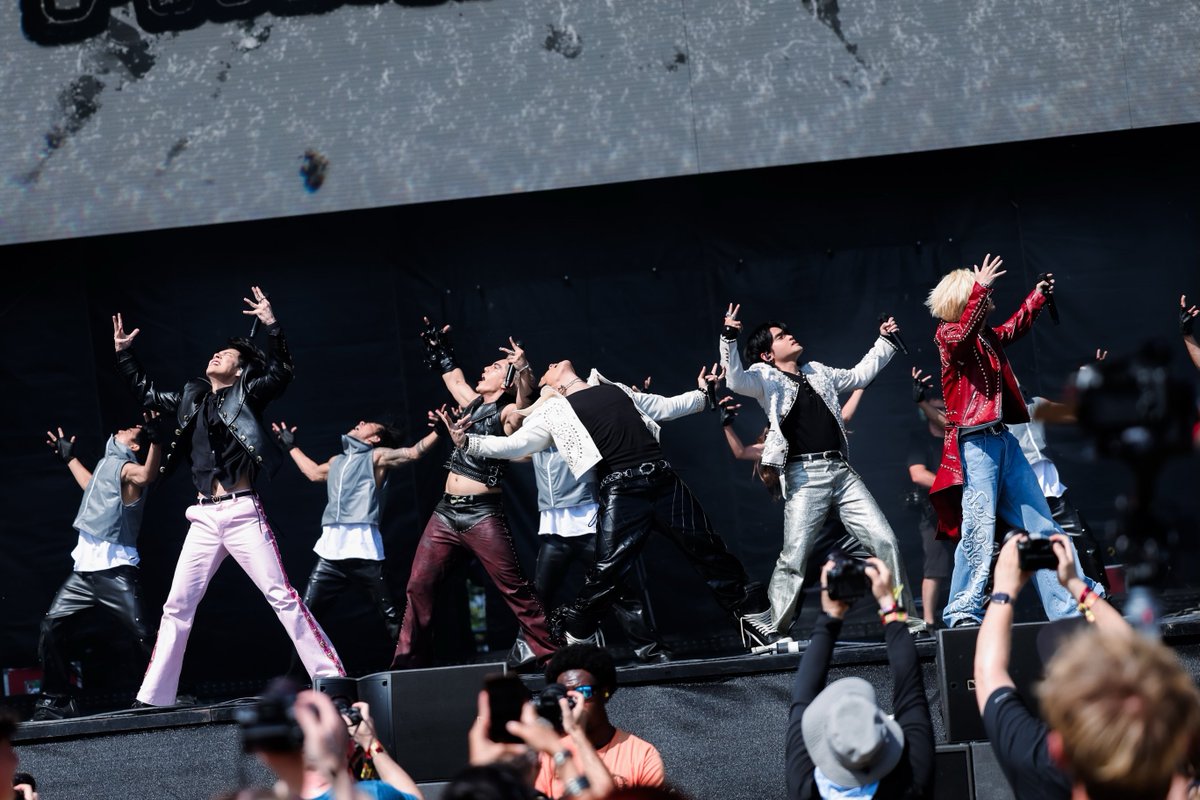 TheAnnyeongOppa's tweet photo. Our Mahalima makes us proud always 💙 They performed 10 songs including their newest single, "Lawless" at the Lollapalooza in Chicago last July 30 (July 31 in PH). Congratulations SB19! Thank you for representing Filipino P-pop on the global stage. We are all so proud of you! 🇵🇭👏🏻

📷: officialsb19

#SB19 #Lollapalooza2026