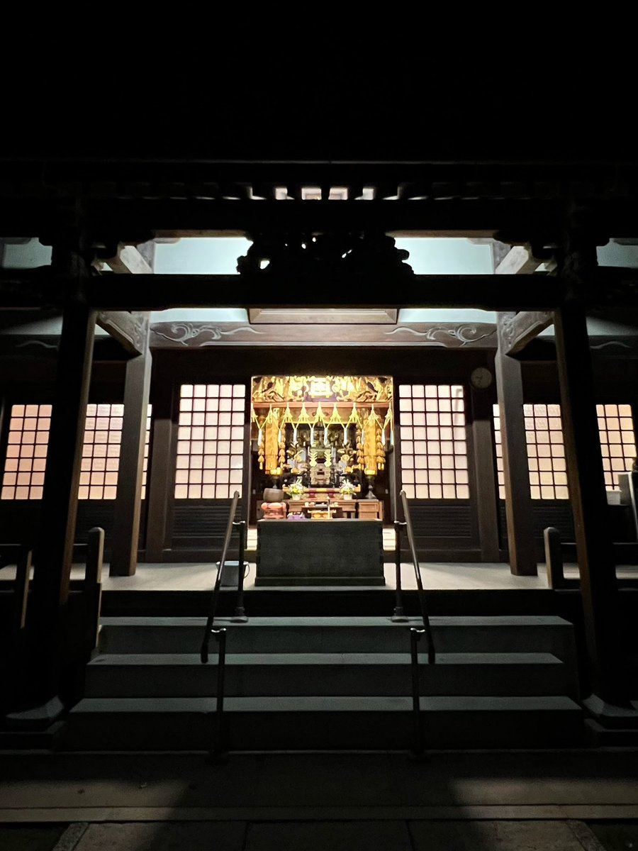 EHIMEKWAIDAN's tweet photo. そして…愛媛怪談会の一大イベント🫢

とうとう今月でございます‼︎
『正念寺 百物語夜会』🙇🏻‍♂️🙇🏻‍♂️🙇🏻‍♂️🙇🏻‍♂️🙇🏻‍♂️

今年も色々な人と出会い…
色々な怪談を聞きました😌

今回の会が初参加でも構いません‼︎
聞き専のみ…百物語をしたら…
何が起こるか気になる🫨🫨
そんな方のご参加も大歓迎でございます‼︎

当日は有料配信も予定しております🫢
…がお寺で生の怪談話…
是非ご堪能ください🤗🍛

#愛媛　#正念寺
#怪談　#カレー
#百物語