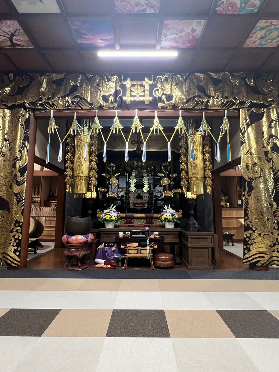 EHIMEKWAIDAN's tweet photo. そして…愛媛怪談会の一大イベント🫢

とうとう今月でございます‼︎
『正念寺 百物語夜会』🙇🏻‍♂️🙇🏻‍♂️🙇🏻‍♂️🙇🏻‍♂️🙇🏻‍♂️

今年も色々な人と出会い…
色々な怪談を聞きました😌

今回の会が初参加でも構いません‼︎
聞き専のみ…百物語をしたら…
何が起こるか気になる🫨🫨
そんな方のご参加も大歓迎でございます‼︎

当日は有料配信も予定しております🫢
…がお寺で生の怪談話…
是非ご堪能ください🤗🍛

#愛媛　#正念寺
#怪談　#カレー
#百物語