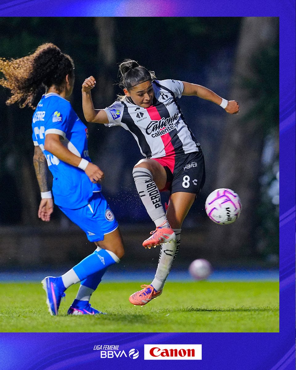 LigaBBVAFemenil's tweet photo. De un nuevo capítulo. 📖
📸 @CanonMexicana
#CanonMexicana | #CAZvsATS | #CanonPhoto https://t.co/b4pIRS5yIS