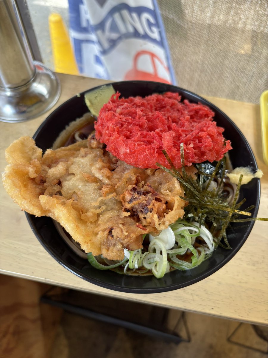chanshow1812's tweet photo. 清瀬のまるすそばで冷かけそば＋げそ天＋紅生姜天 https://t.co/cljBVv72Ii