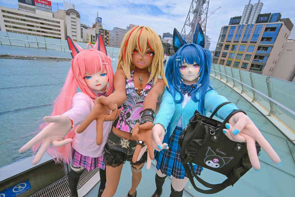 RiohEQG's tweet photo. コスサミ1日目！！
台湾からのお友達Nezumiちゃん（🩵）とYueちゃん（🩷）といっしょにまわってたんだ🩷😋🩵
さほど日差しも強くなく風も吹いてて動きやすかった✌️😋

Photo:@cat_makina 
Assistance: @Tya_KigNGT https://t.co/gl4v0aJchf