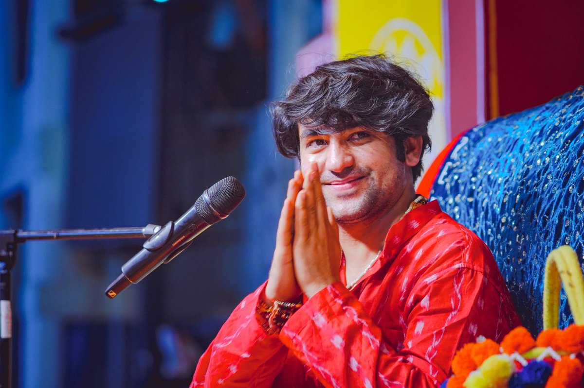 bageshwardham's tweet photo. हम सभी भक्तों का जीवन समर्पित आपके श्रीचरणों में पूज्य “सरकार”…. https://t.co/JBL6EzDR8y