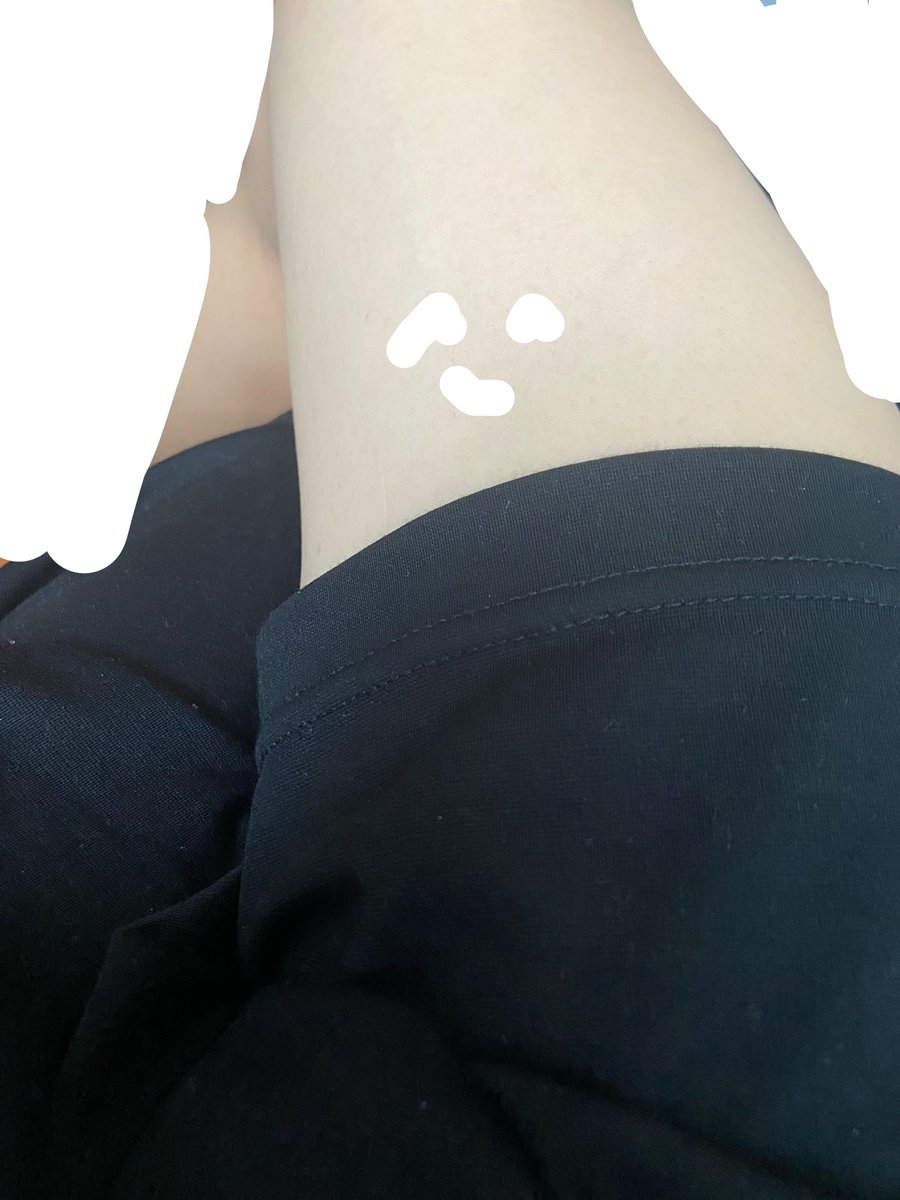 mu_BBL's tweet photo. 脚の毛剃ったら馬鹿スベスベになって今これ、やっぱ清潔感を得るには毛マジで剃った方がいいね https://t.co/0Eqq5xTvsV