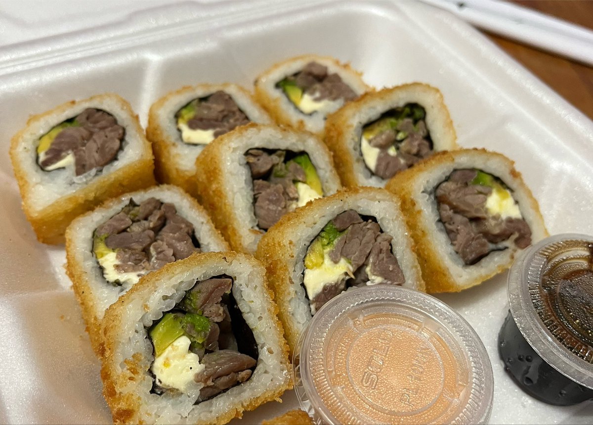 lapinchelilo's tweet photo. sushi date de viernes con mi amorcito https://t.co/siledbR7A2