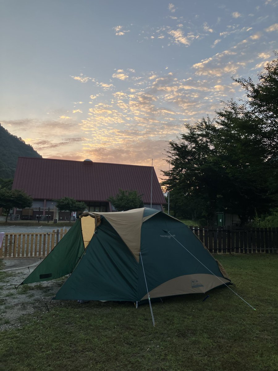 naka_kmyshs's tweet photo. 朝ラン8キロ🏃‍♂️‍➡️
滝汗でした🥵

先週は日本海で海水浴🏖️に山キャンプ🏕️
やっぱり海もキャンプも最高😆
肉も美味しく🍖頂きました😋

そして今週は、堺区にある
つけ麺　多聞さん
にお邪魔して🍜つけ麺も頂きました😋

かなり濃厚なスープでした🤤
ごちそうさまでした♪

#ランプラ
#ランニング https://t.co/ADWPQXoqAb