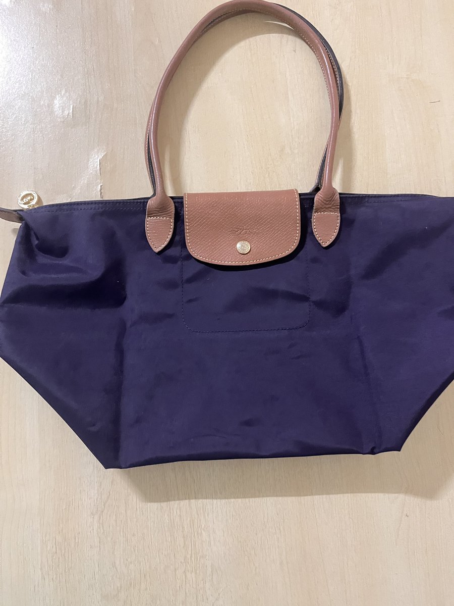 MmLalali's tweet photo. ส่งต่อ longchamp classic สี bilberry
 M(L)long 
เนื้อผ้าแข็งไม่พอง มีร่องรอยการใช้งานทั่วไป
Price: 1950 (ลดได้อีกนิดkaa) Dmพต.
 #ส่งต่อlongchampแท้ #longchampthailand #longchampsecond #ส่งต่อlongchamp
#กระเป๋าlongchamp https://t.co/FSdHABTErb