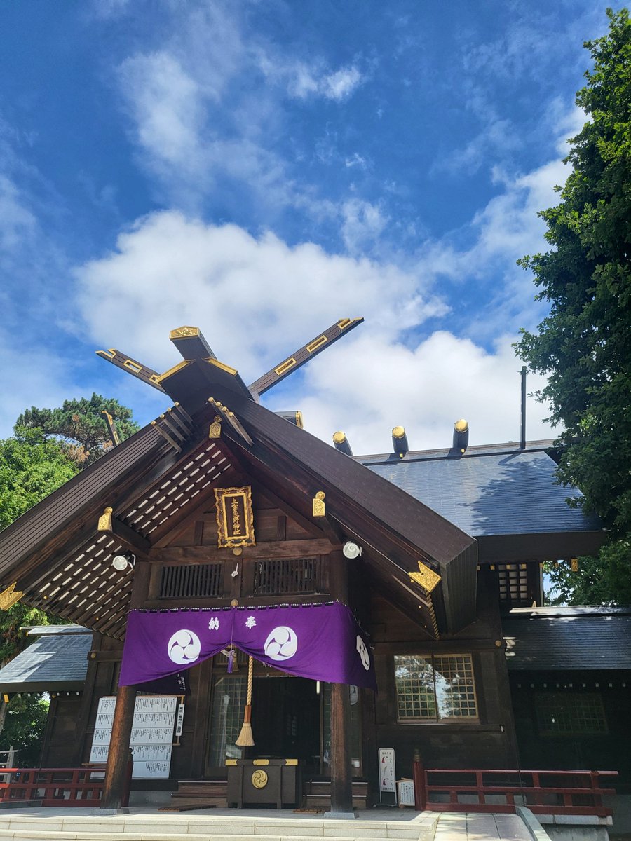 almireanu's tweet photo. 上富良野神社の例大祭。
地元のちっちゃいお祭りだけど、
これで充分よ。
大吉引けたし。
お昼にカレーボール食べたし（カレー入り米粉焼き） https://t.co/D846mogKWN