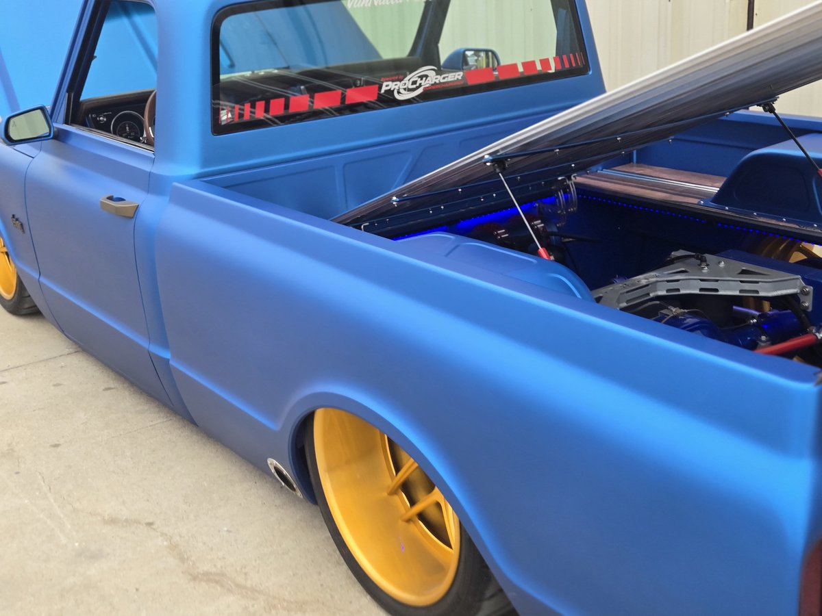 lilmix23's tweet photo. The car show you hate to miss the car club you love to see it's that moment where you can't find the next person but who is there yes sir to me Little Mix concrete and maka restoration https://t.co/ABJIeVYv0d