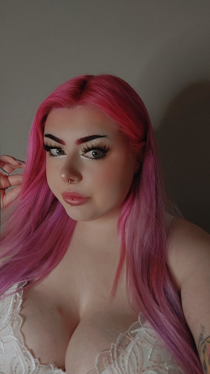sillyhoneyyy's tweet photo. Am I as pretty as this drink cause I'm not sure 😋 head over to my OF for some more pics of my new bras 💋 https://t.co/T1cO9fuwBy
#onlyfansUK #spoilme #chudai #lewd #bigtits #bbw https://t.co/h1kWNUDiwL