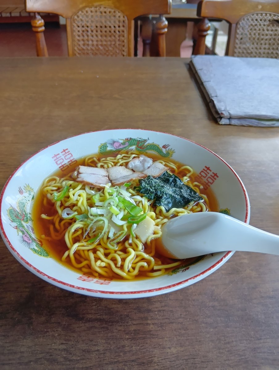 bohe783's tweet photo. 帰りにドライブインがあったから昼メシに寄った。カツカレー、単品だと思ったら定食で、ラーメン頼んだのを後悔してる https://t.co/Af9CGlAfRc