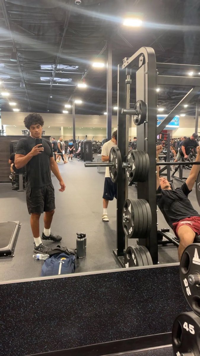 lenomakeuastar's tweet photo. Gym dump lol🤷🏽‍♂️ https://t.co/r9G6saRAQm