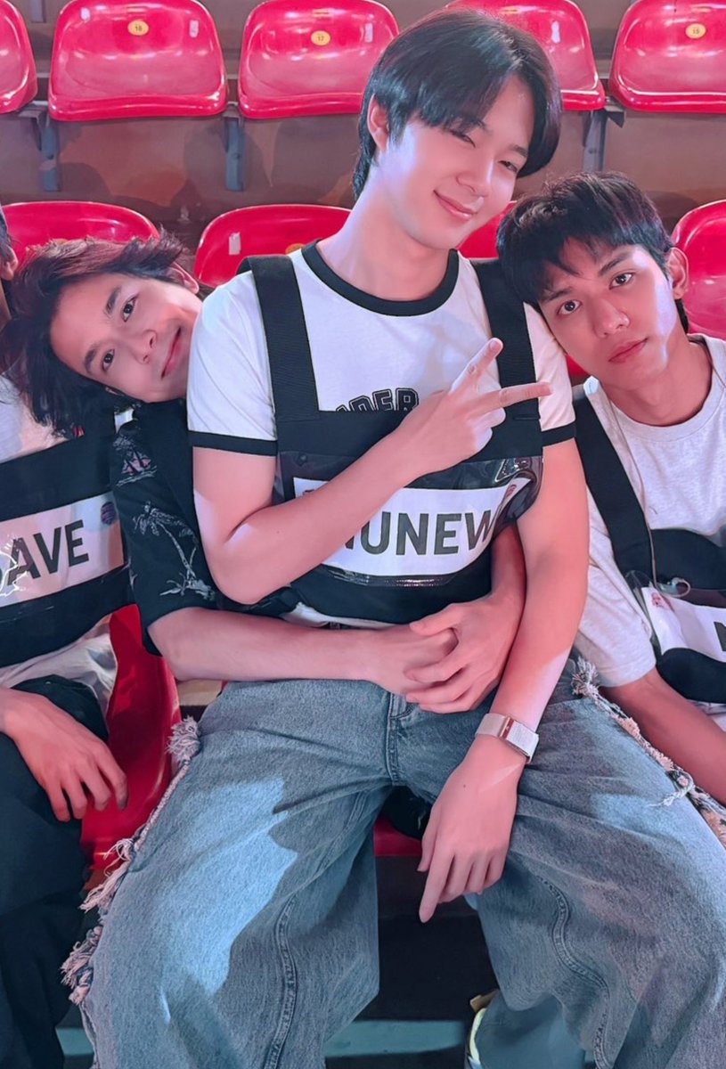 aftersummerrr's tweet photo. อ้ย เอ็นดูนุนั่งตักพี่ทอมมี่ 🥹 https://t.co/8cIfRgRBUV