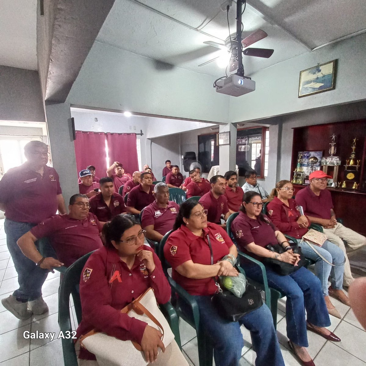 GPozarica's tweet photo. Reunión semanal del @GPozarica reafirmando nuestro compromiso y siguiendo la política de nuestro líder @lgps03101 y nuestro Srio.Gral. @MarcoAzuara1 en Unidad con nuestra @Seccion42_STPRM 
#MasUnidosQueNunca https://t.co/G16Pf4ZSRl